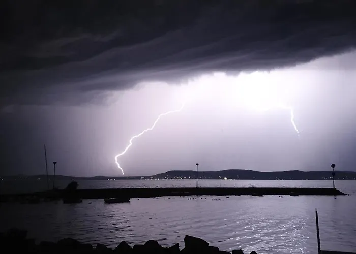 Napfeny Exclusive Lägenhet *